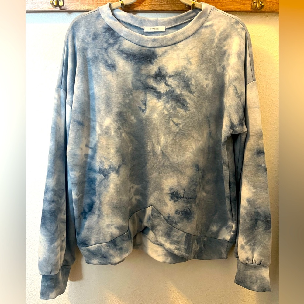 Cherish Woman’s sweatshirt. Blue-ish/Gray tie die. Size L. Great condition.